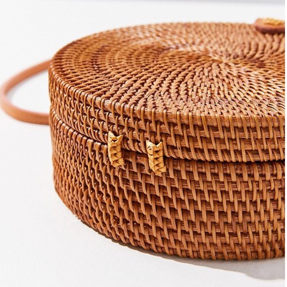 Circle Straw Crossbody - Picture 4 of 6